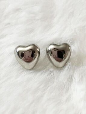5/$15 🩷 MUST BUNDLE Silver Heart Stud Earrings - Women's Jewelry